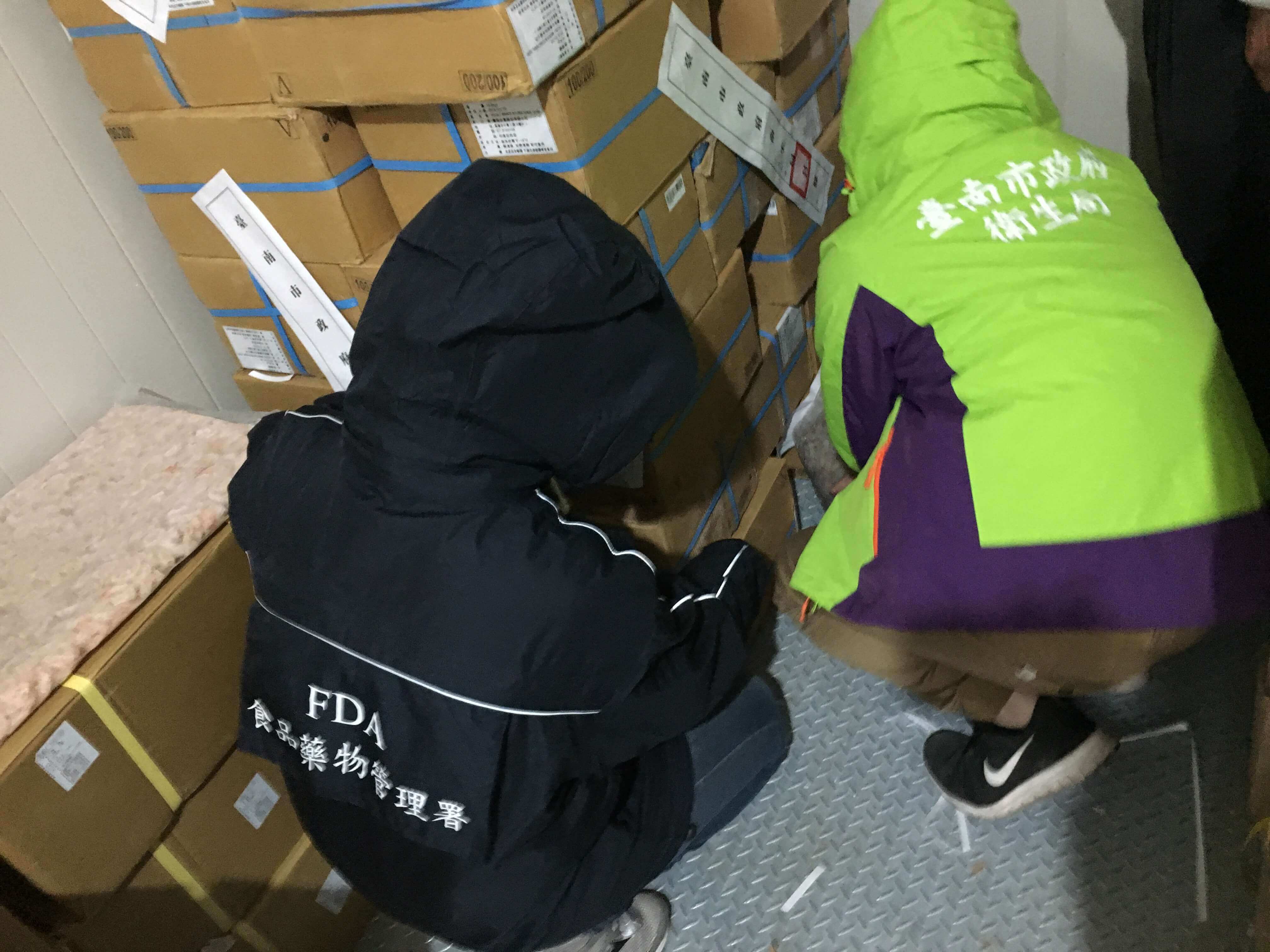 食藥署與檢警合作打擊食安犯罪-查獲「浚O實業有限公司」及「浚O商行」涉嫌竄改逾期冷凍水產品